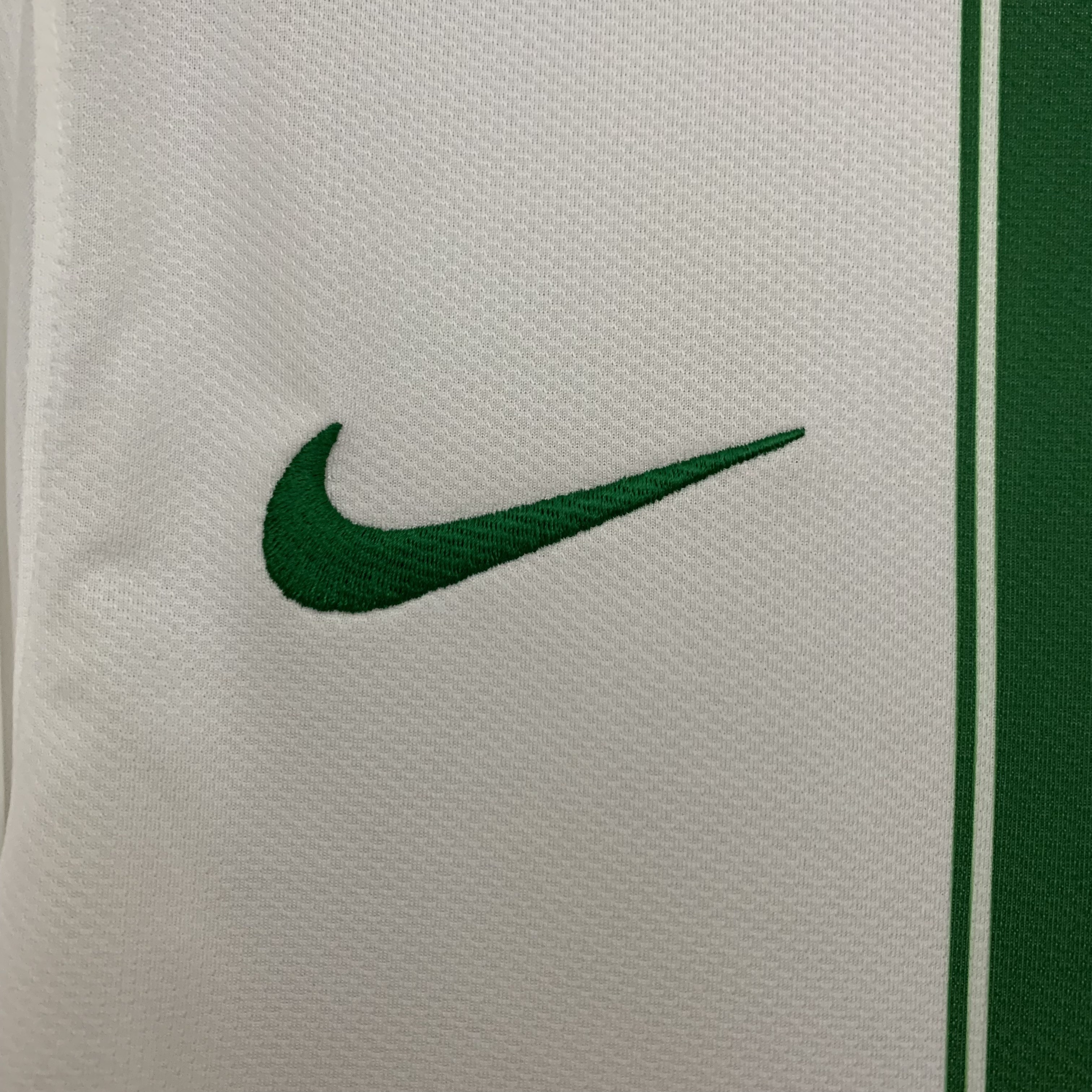 2010 Retro Portugal Away Football Shirt AAA fan-grade — view 4