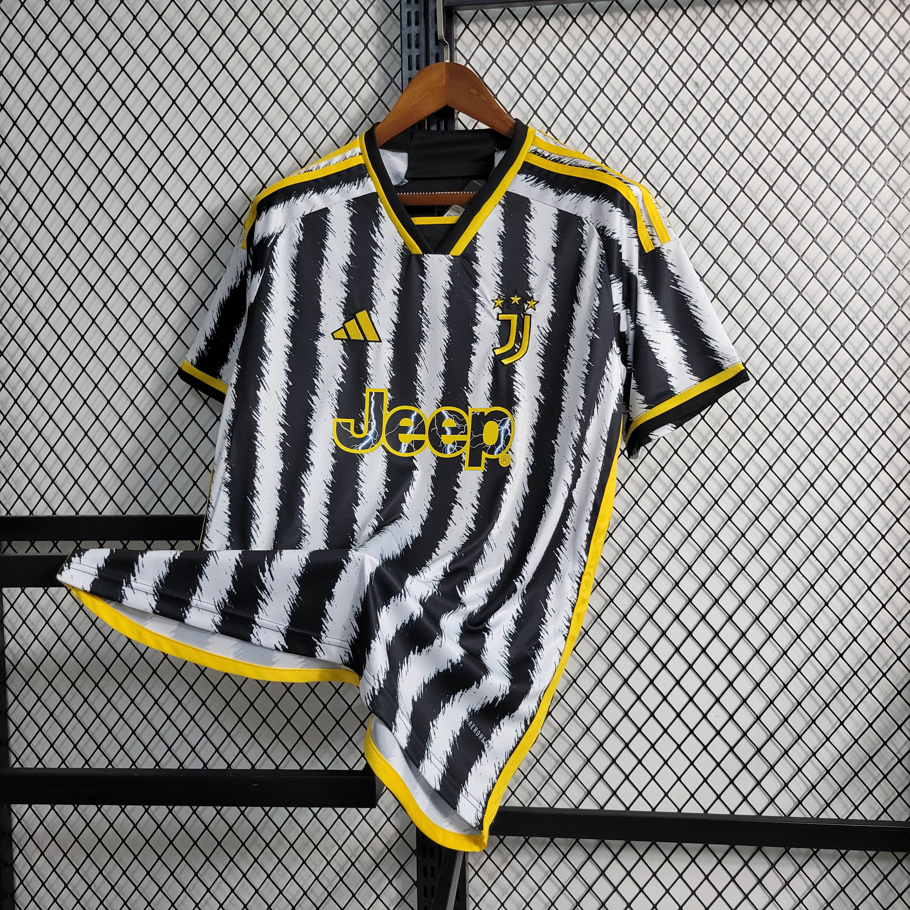 2023/2024 Juventus Home Soccer Jersey 1:1 Thai Quality — view 3