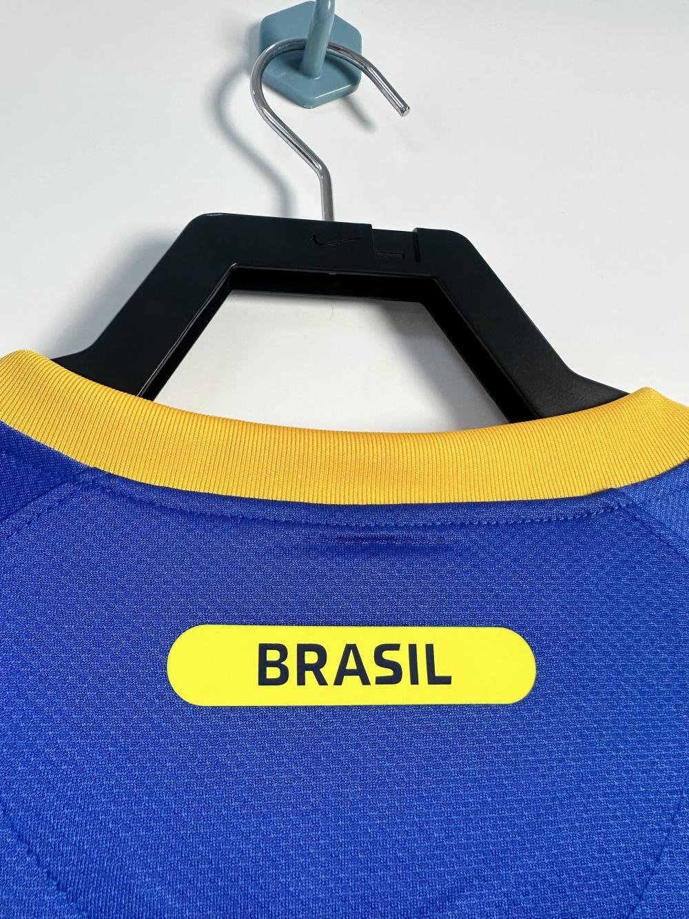 2010 Retro Brazil Away Soccer Jersey AAA fan-grade — view 4
