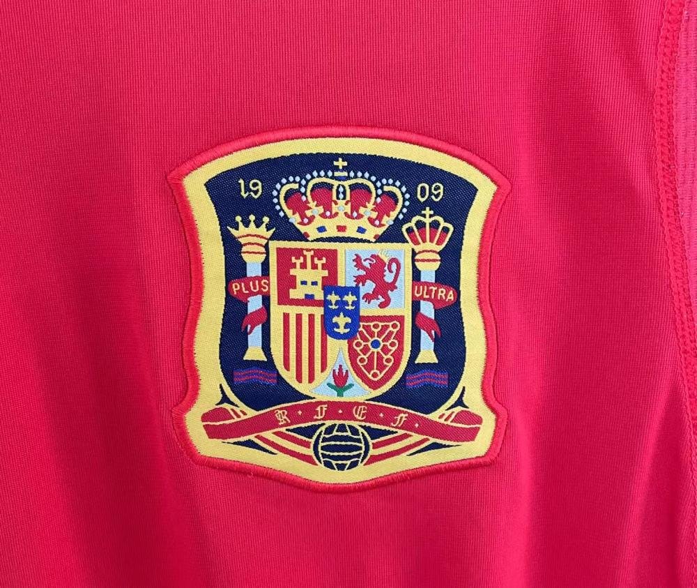 2010 Retro Spain Home Soccer Shirt AAA fan-grade — view 5