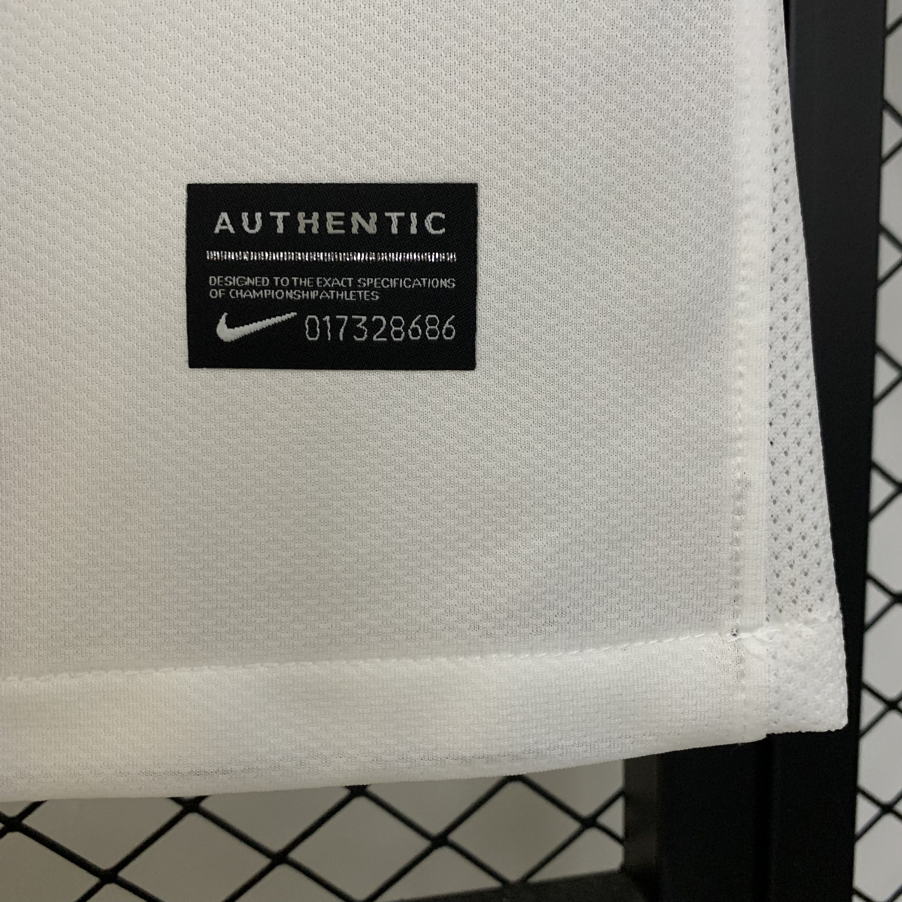 2010 Retro Portugal Away Football Shirt AAA fan-grade — view 10