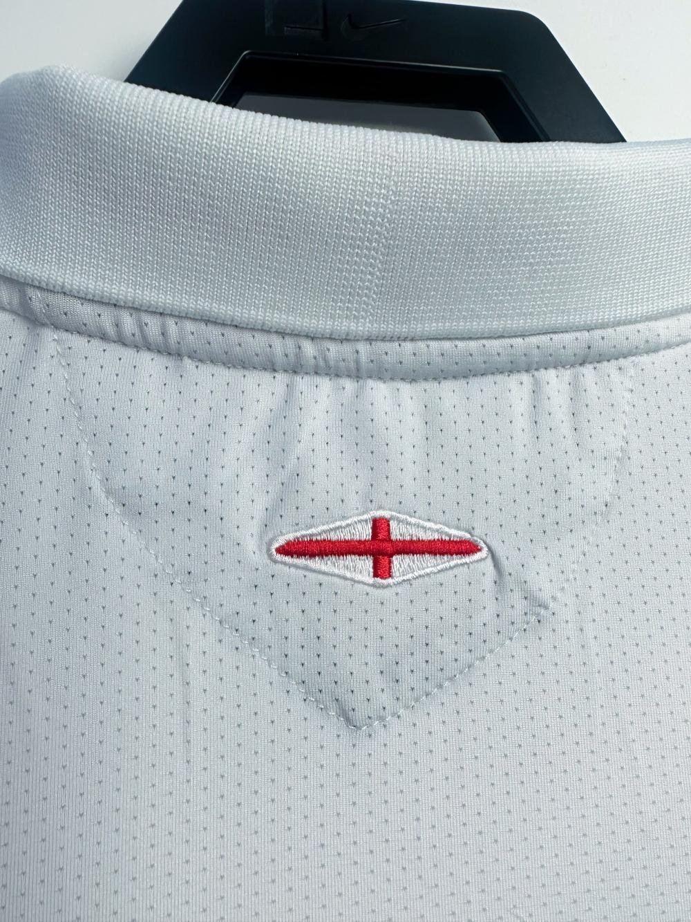 2006 Retro Long Sleeve England Home Soccer Jersey AAA fan-grade — view 4