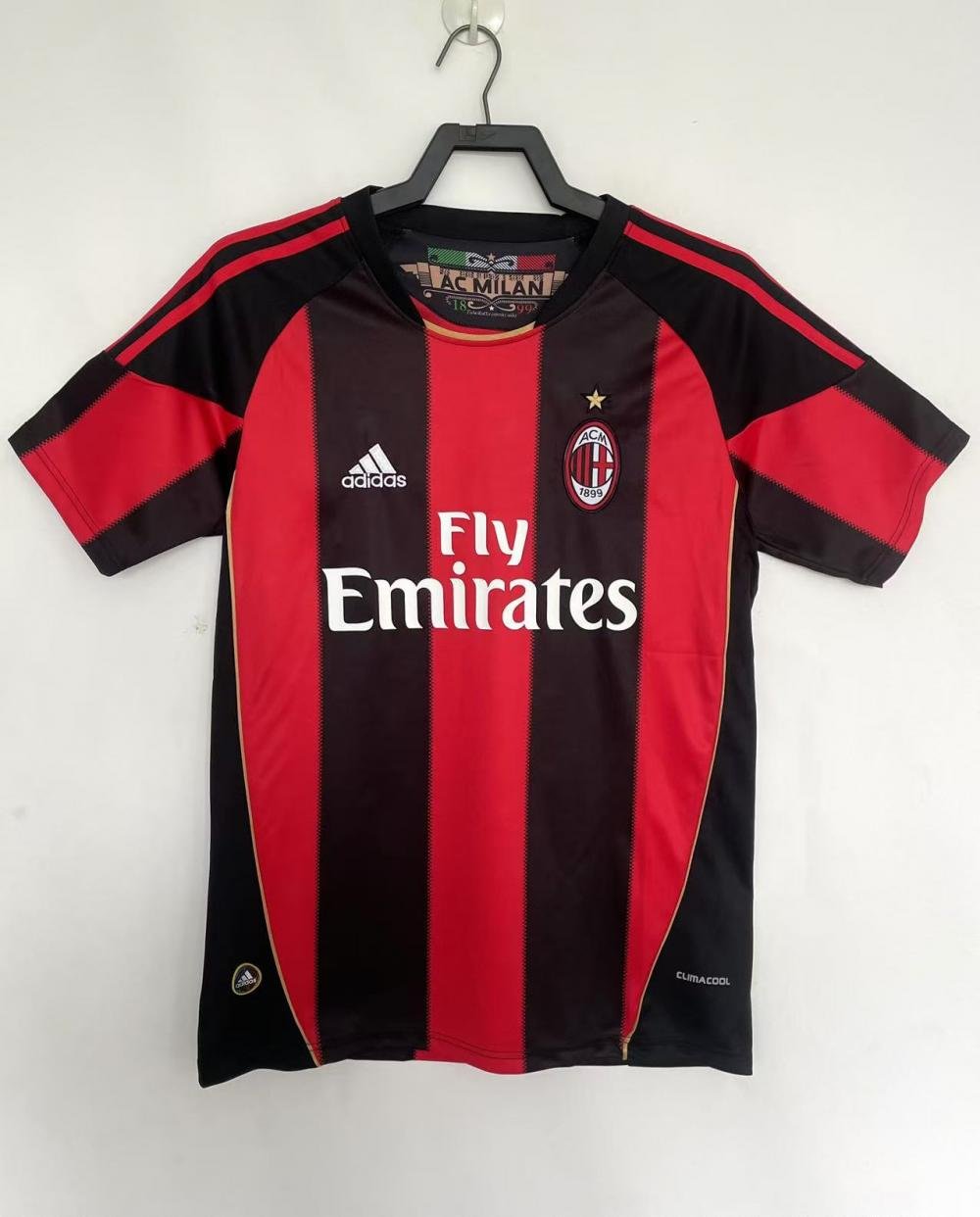 2010-2011 レトロ ACミラン ホーム サッカーシャツ タイ品質