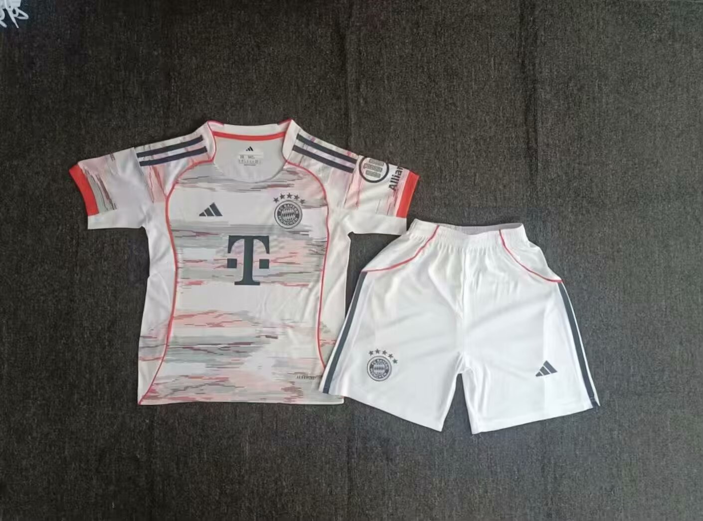 2025/2026 Bayern München Auswärts Fußballtrikot Thai-Qualität Kindergröße