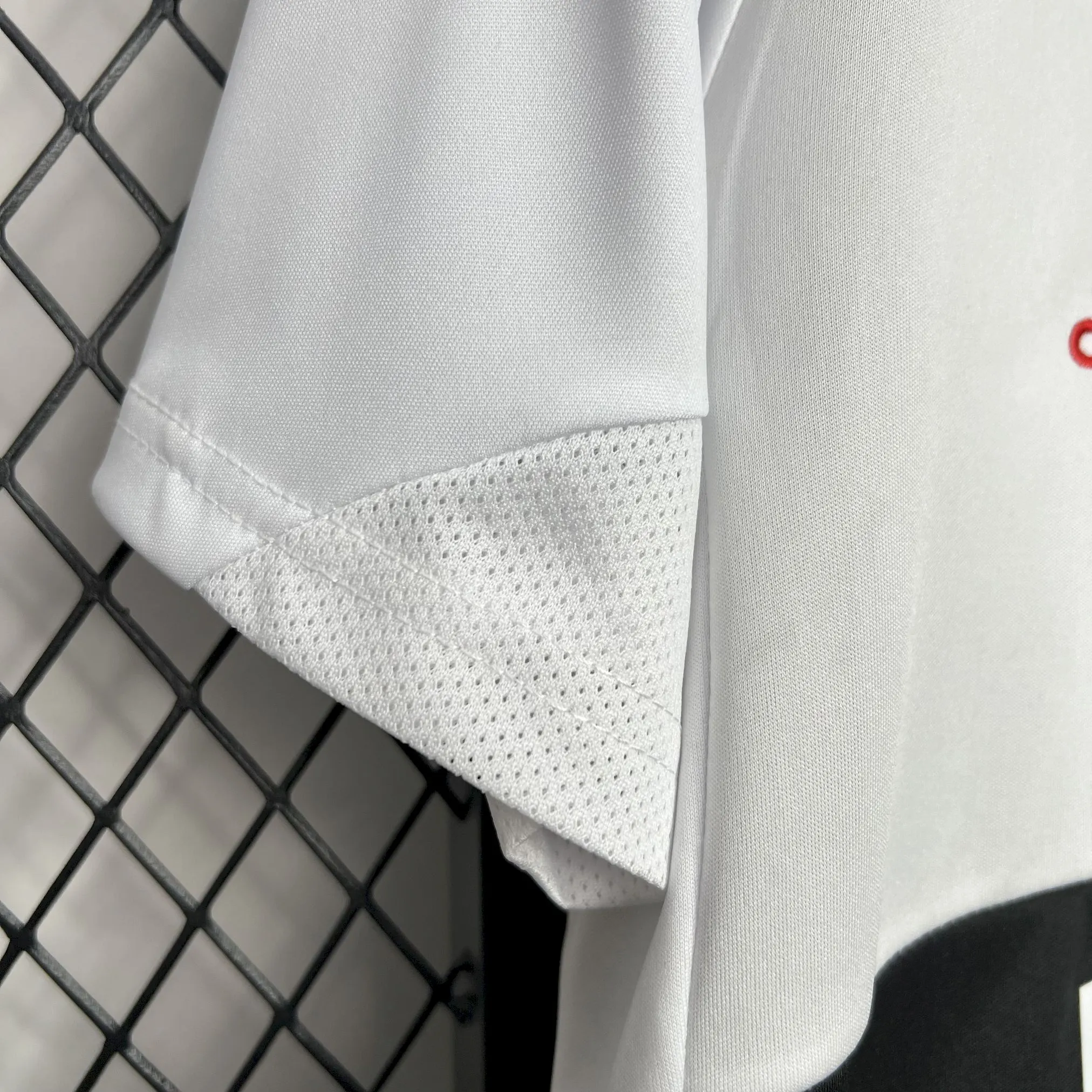 2013/2014 Retro Benfica Home Football Shirt AAA fan-grade — view 4