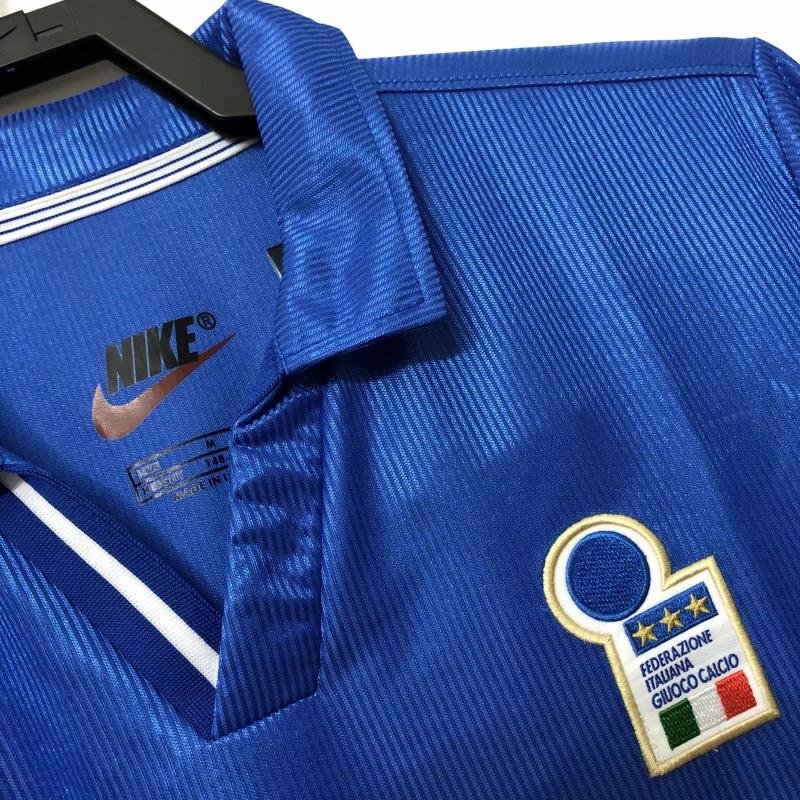 1998 Retro Italy Home Soccer Shirt AAA fan-grade — view 3