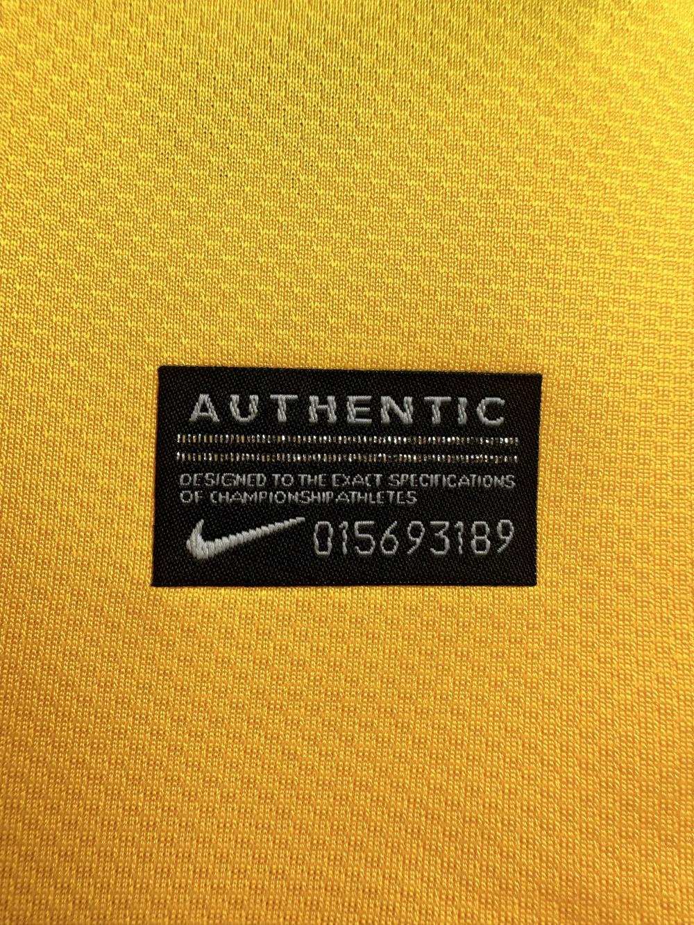 2010 Retro Brazil Home Soccer Jersey AAA fan-grade — view 8